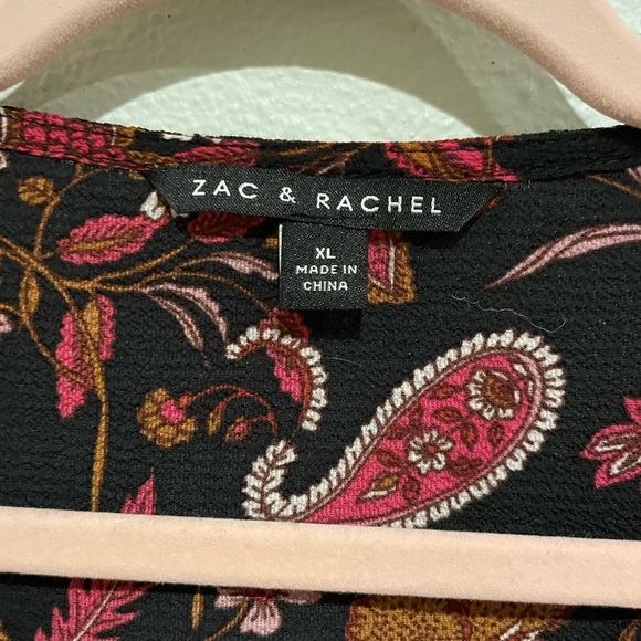 Zac & Rachel black floral print button down blouse.  Size XL - Picture 3 of 5